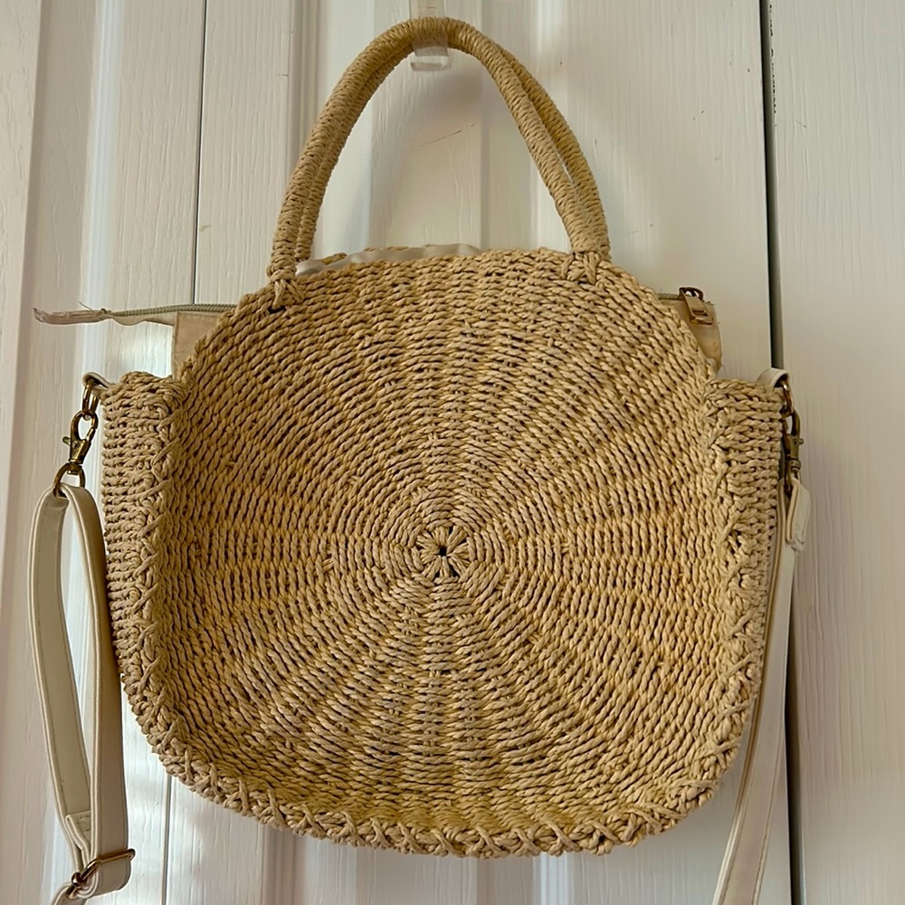 Summer beach round handwoven bag
